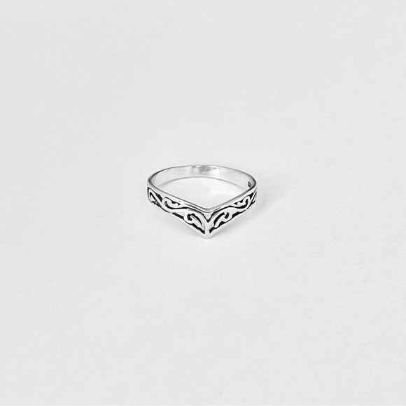 Sterling Silver Chevron Filigree Ring, V Shape Ring, Silver Rings, Swirls, Band - Picture 3 of 14